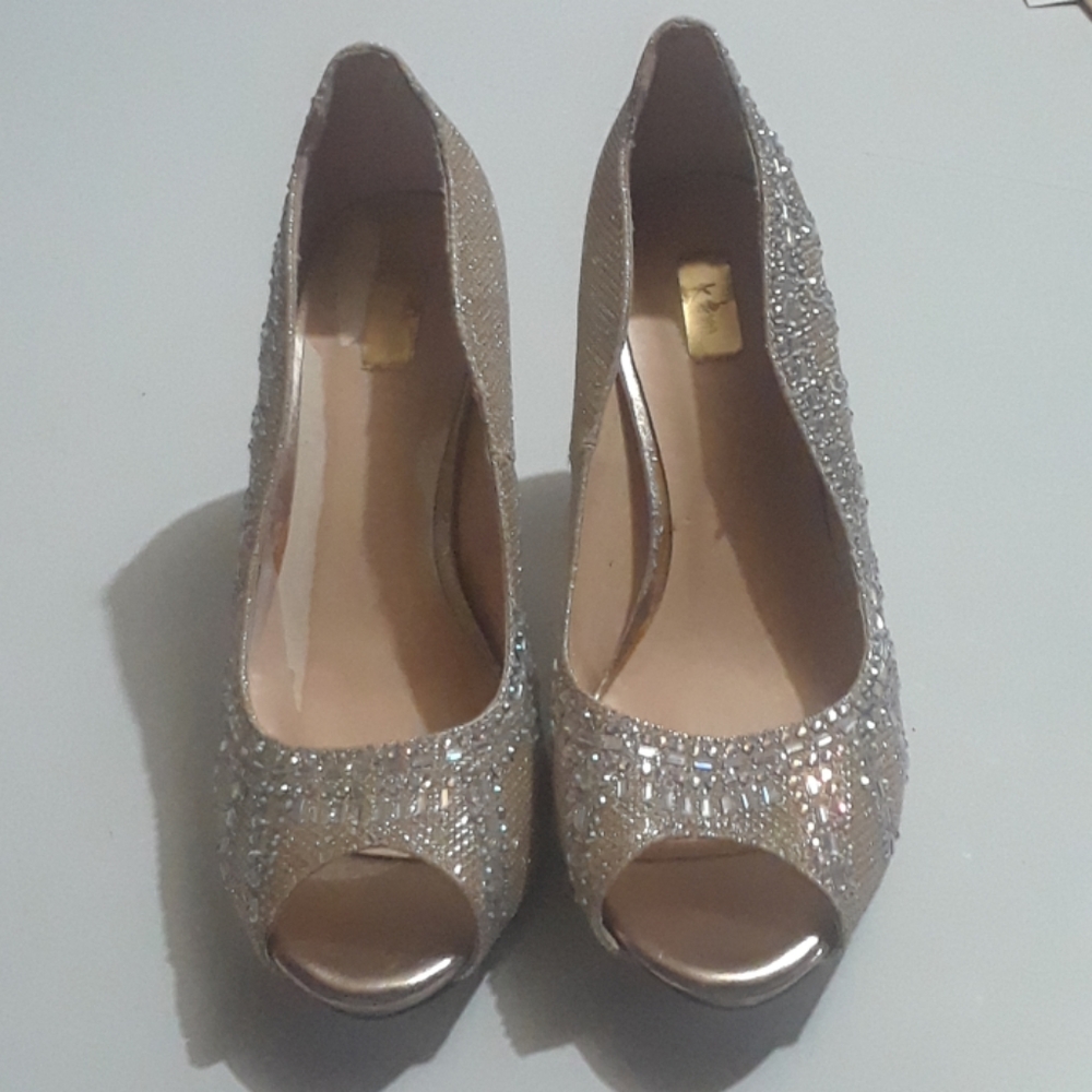 Gold heels with holographic sequence